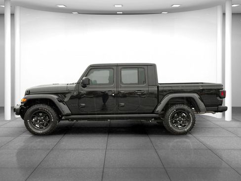 Used 2023 Jeep Gladiator Willys image 4