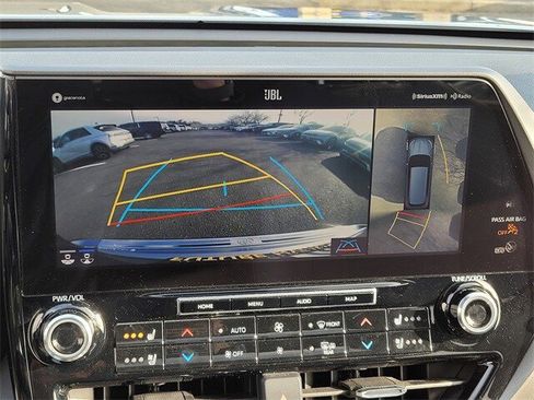 Used 2021 Toyota Highlander Limited image 18