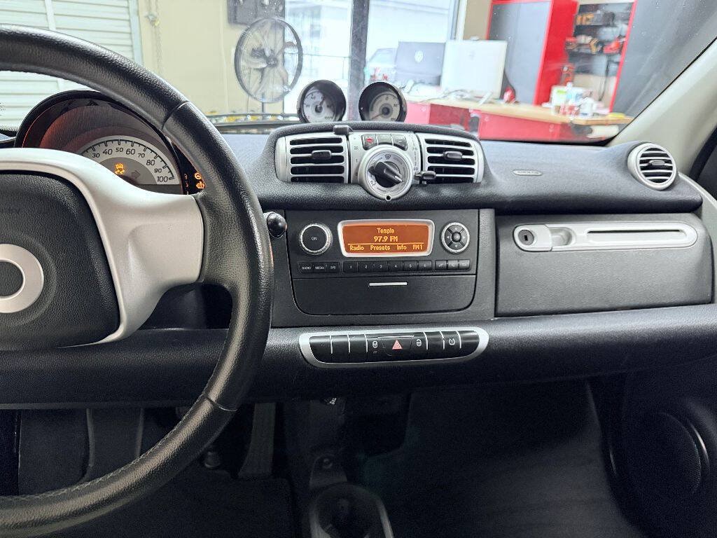 Used 2015 smart fortwo electric drive RWD image 17