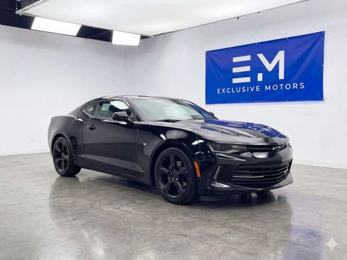 Used 2016 Chevrolet Camaro LT RWD image 1