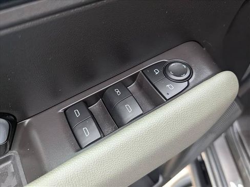 Used 2025 Chevrolet Colorado ZR2 w/ Technology Package AWD/4WD image 30