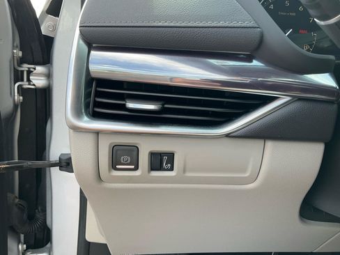 Used 2021 Cadillac XT4 Luxury FWD image 27