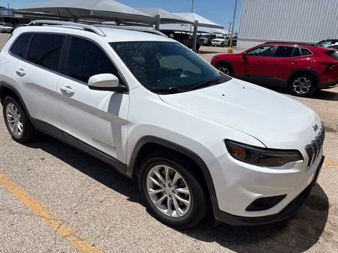 Used 2019 Jeep Cherokee Latitude w/ Popular Appearance Group FWD image 3