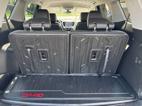 Used 2023 GMC Acadia SLT w/ Preferred Package FWD image 34