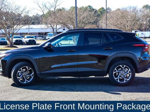 Used 2025 Chevrolet Trax LT w/ LT Convenience Package image 4