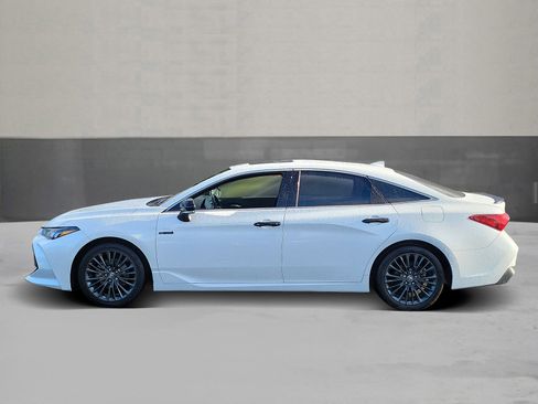 Used 2020 Toyota Avalon XSE image 4