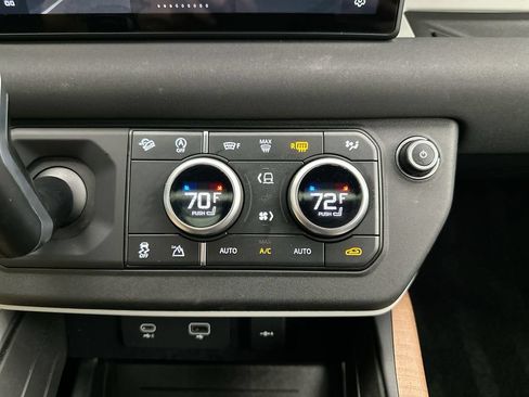 Used 2023 Land Rover Defender 110 X-Dynamic SE AWD/4WD image 25
