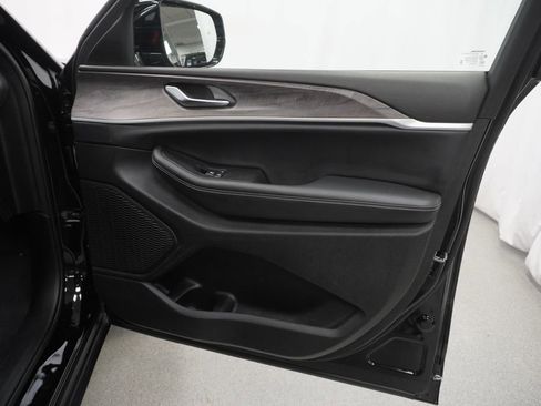 Used 2023 Jeep Grand Cherokee L Limited image 45