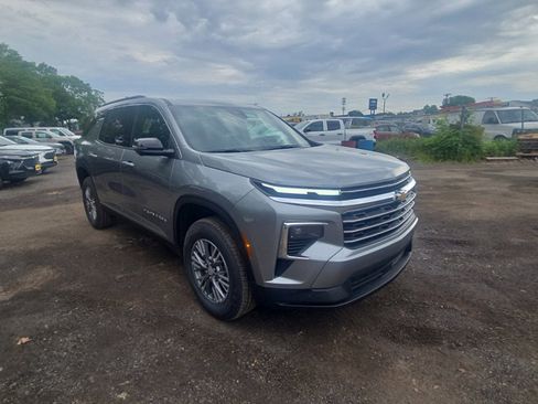 New 2026 Chevrolet Traverse LT w/ Driver Confidence Package AWD/4WD image 5