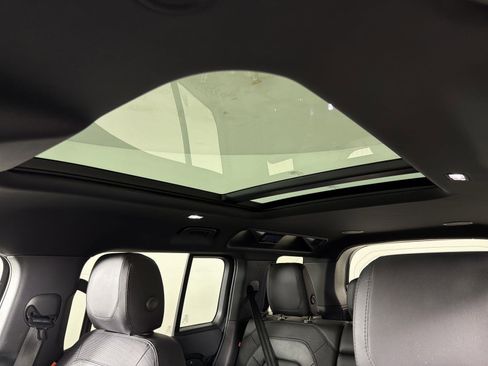 Certified 2023 Land Rover Defender 110 X-Dynamic SE image 8