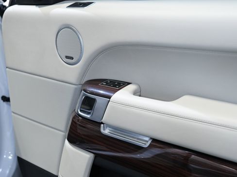 Used 2014 Land Rover Range Rover Supercharged image 33