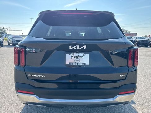 Used 2024 Kia Sorento S AWD/4WD image 5