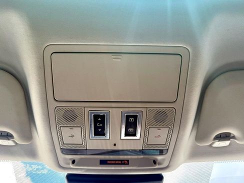 Used 2017 Jaguar F-PACE R-Sport image 19