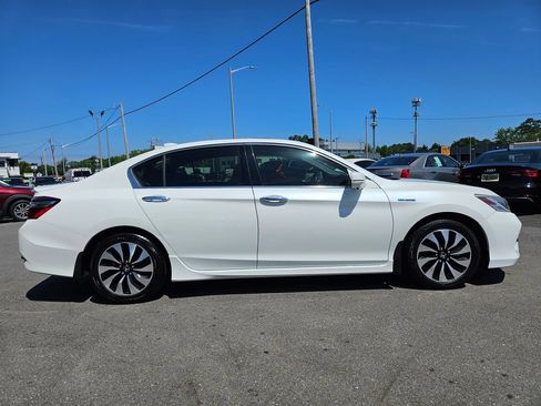 Used 2017 Honda Accord Touring image 4