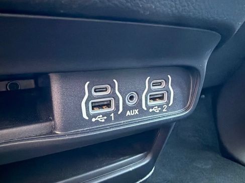 Used 2025 Chrysler Pacifica Select FWD image 34
