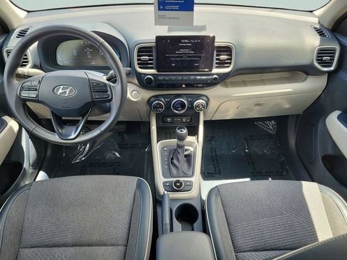 Used 2023 Hyundai Venue Limited FWD image 19