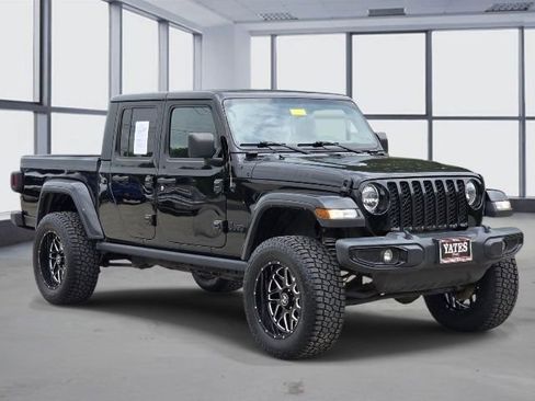 Used 2022 Jeep Gladiator Sport AWD/4WD image 3