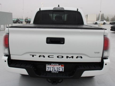 Used 2021 Toyota Tacoma TRD Sport w/ TRD Premium Sport Package image 4