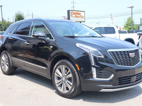 Used 2024 Cadillac XT5 Premium Luxury w/ Technology Package FWD image 5