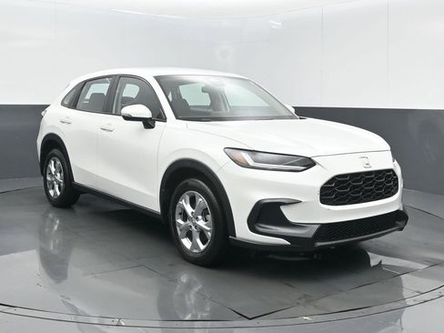 Certified 2025 Honda HR-V LX image 2