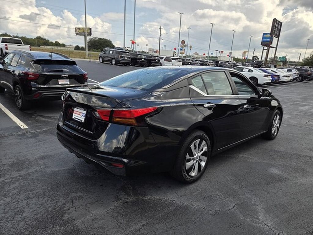 Used 2024 Nissan Altima 2.5 S FWD image 5