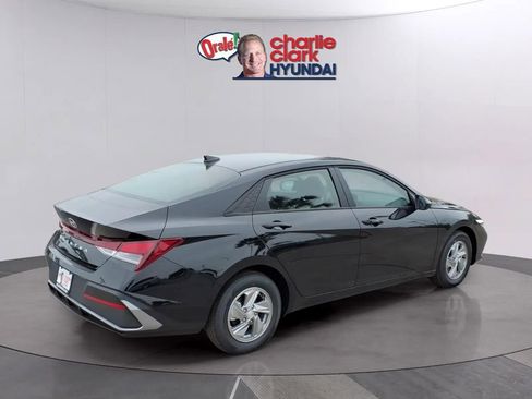 New 2026 Hyundai Elantra SE FWD image 5
