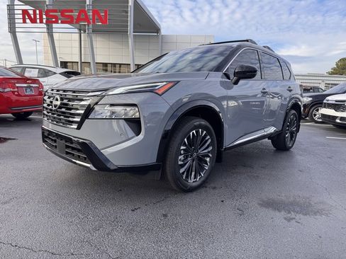 Used 2025 Nissan Rogue Platinum w/ Platinum Premium Package image 1