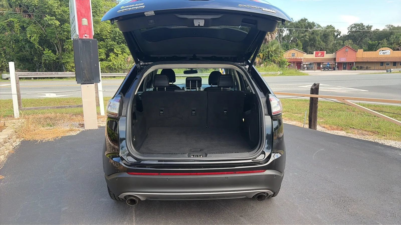 Used 2018 Ford Edge Titanium w/ Equipment Group 301A FWD image 13