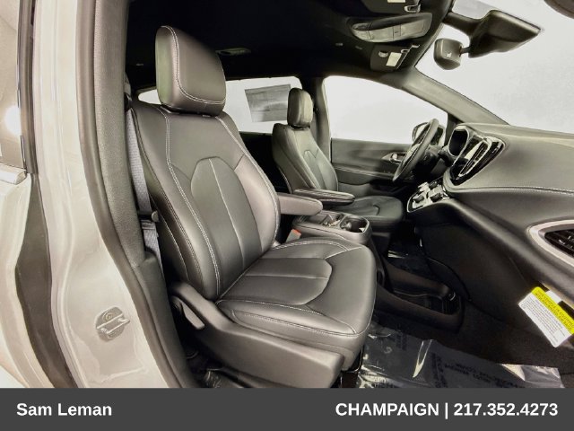 New 2027 Chrysler Pacifica Select FWD image 28