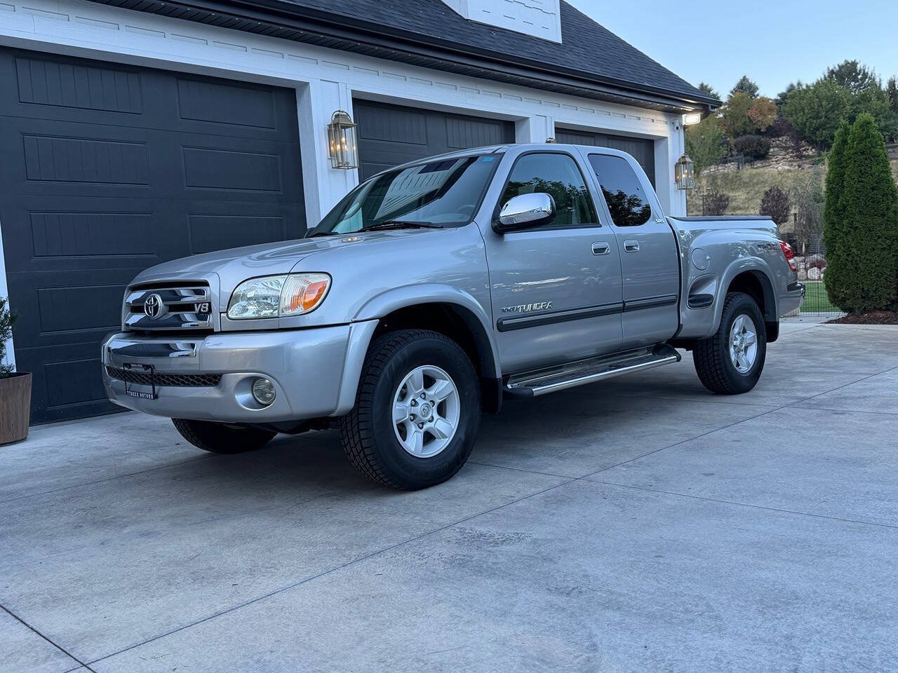 Used 2005 Toyota Tundra SR5 w/ TRD Off-Road Pkg AWD/4WD image 2