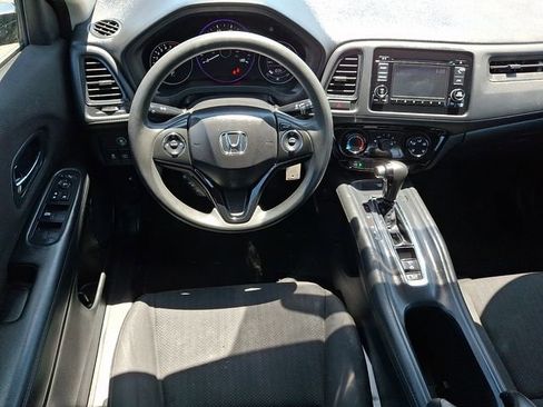 Used 2018 Honda HR-V LX image 2