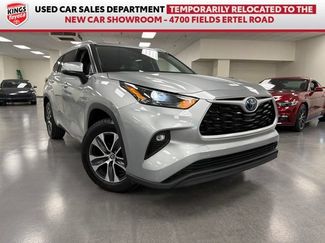 Used 2022 Toyota Highlander XLE AWD/4WD video 1