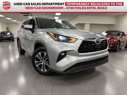 Used 2022 Toyota Highlander XLE AWD/4WD image 1