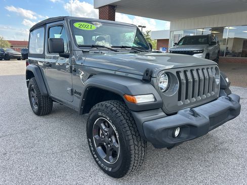 Used 2021 Jeep Wrangler Sport image 3