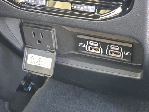 New 2025 Jeep Grand Cherokee Altitude image 23