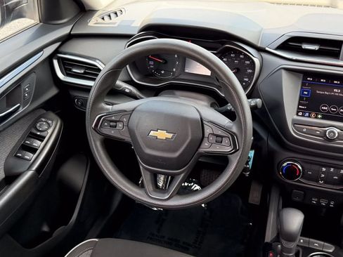 Used 2021 Chevrolet TrailBlazer LS FWD image 13