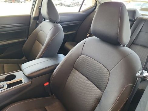 Used 2025 Nissan Altima 2.5 SV image 11