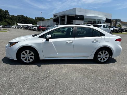Used 2025 Toyota Corolla LE FWD image 4