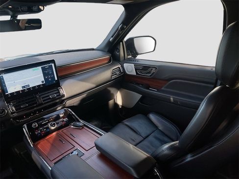 Used 2023 Lincoln Navigator L Reserve image 25