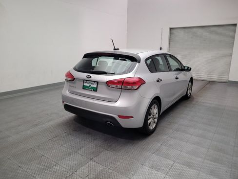 Used 2017 Kia Forte LX w/ Option Group 020 FWD image 9