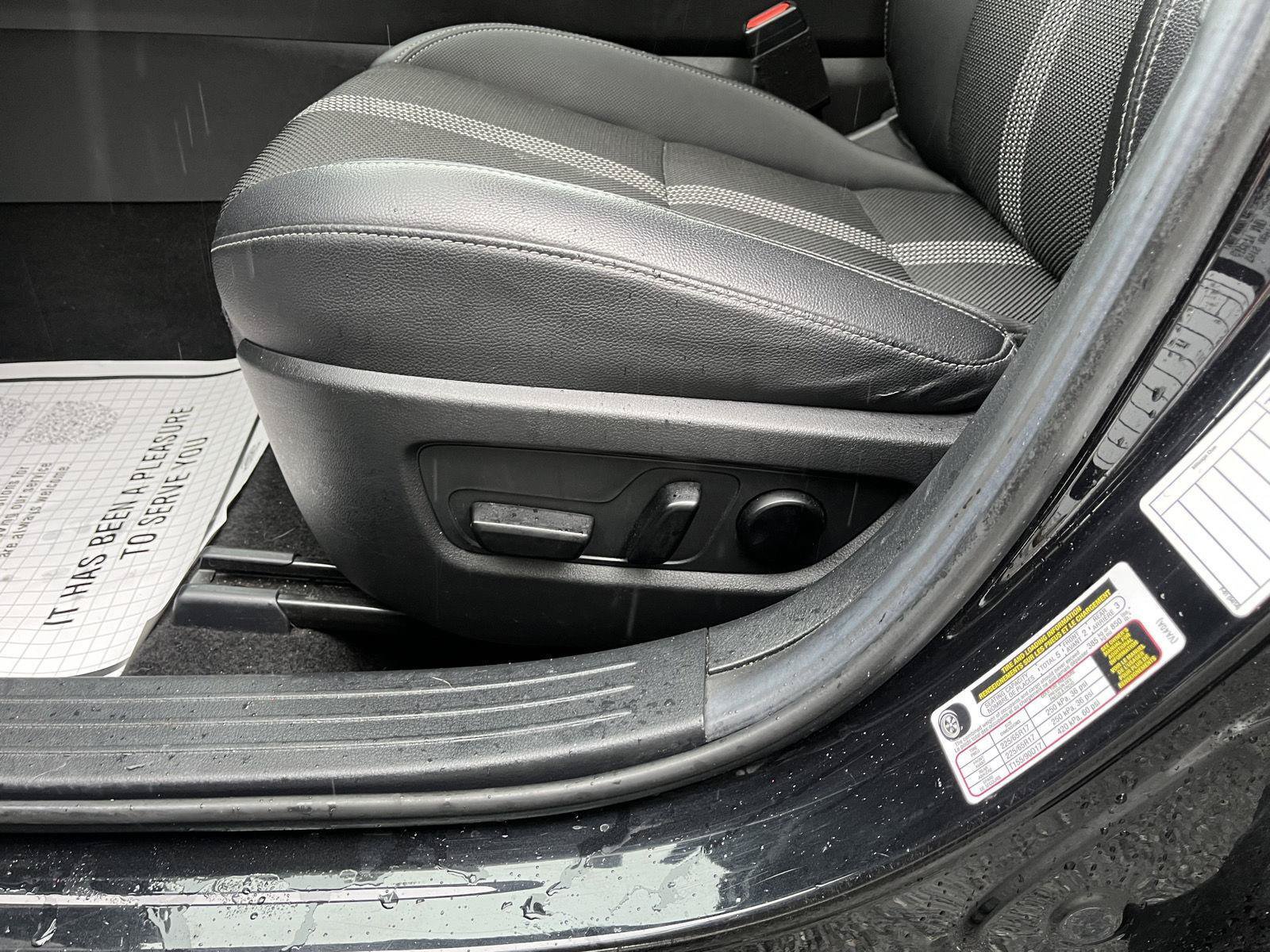 Used 2025 MAZDA CX-50 AWD 2.5 S w/ Premium Package image 20