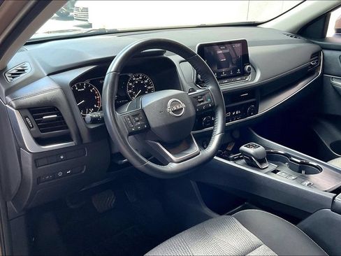 Used 2025 Nissan Rogue SV FWD image 4