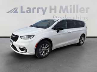 New 2026 Chrysler Pacifica Select video 1