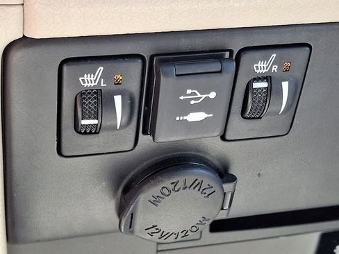 Used 2019 Toyota Sienna XLE Premium FWD image 26