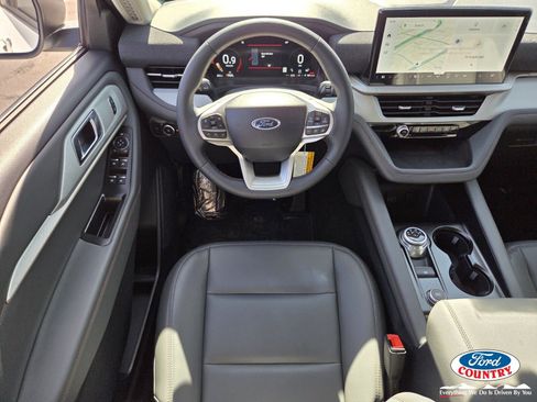 New 2026 Ford Explorer Active w/ Active Comfort Package image 9