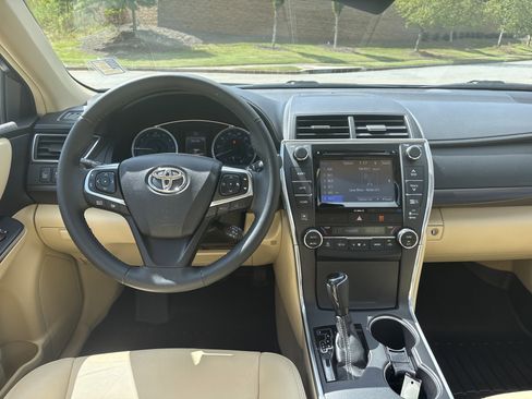 Used 2017 Toyota Camry XLE w/ Moonroof Package image 22