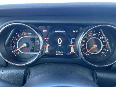 Used 2019 Jeep Wrangler Unlimited Sahara AWD/4WD image 13