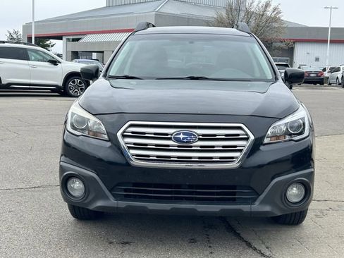 Used 2017 Subaru Outback 2.5i Premium AWD/4WD image 2