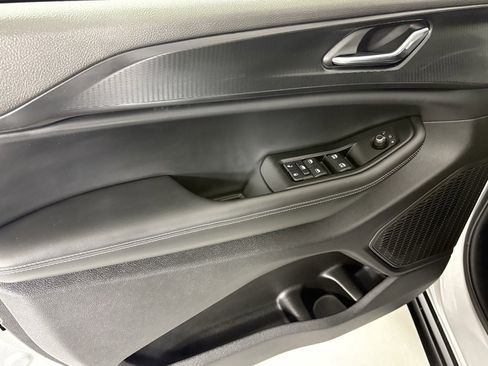 Used 2025 Jeep Grand Cherokee L Laredo image 14