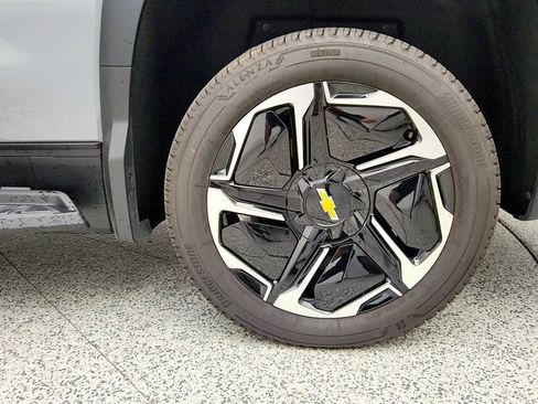 Used 2026 Chevrolet Silverado EV LT AWD/4WD image 9